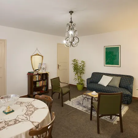 לינה וארוחת בוקר Bella Vista 3*